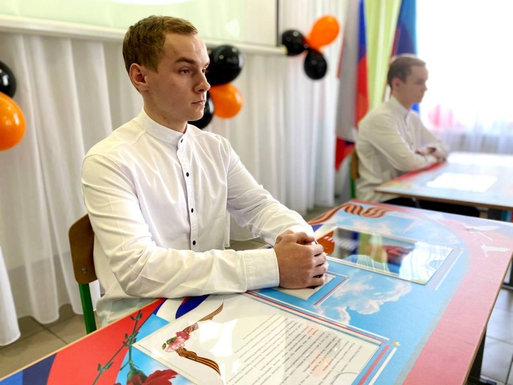 В Новоайдаре открыли две Парты Героев в честь защитников Отечества В Новоайдаре открыли две Парты Героев в честь защитников Отечества
