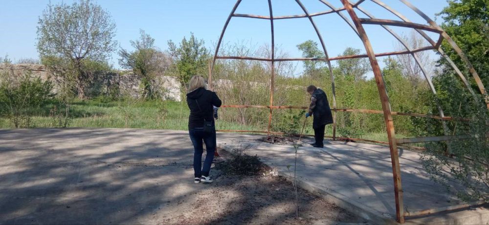 Парк отдыха Горского практически готов принимать гостей на своей ухоженной территории, где сегодня, 24.04.2025,сотрудники МБУ " ДК г.Горское " ( директор - Царицанская Т.В.) продуктивно потрудились, приняв в очередной раз... Парк отдыха Горского практически готов принимать гостей на своей ухоженной территории, где сегодня, 24.04.2025,сотрудники МБУ " ДК г.Горское " ( директор - Царицанская Т.В.) продуктивно потрудились, приняв в очередной раз...