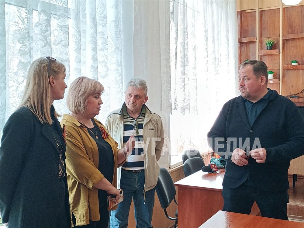 На базе Ровеньковского технико-экономического колледжа волонтеров обучили оказанию помощи населению во время отключения аналогового эфирного телевещания и перехода на цифровой формат На базе Ровеньковского технико-экономического колледжа волонтеров обучили оказанию помощи населению во время отключения аналогового эфирного телевещания и перехода на цифровой формат