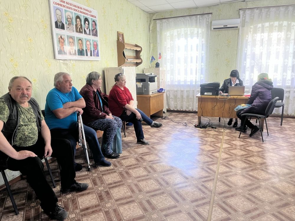 При содействии Единой России в муниципалитете проводятся выездные приемы граждан сотрудниками МФЦ При содействии Единой России в муниципалитете проводятся выездные приемы граждан сотрудниками МФЦ
