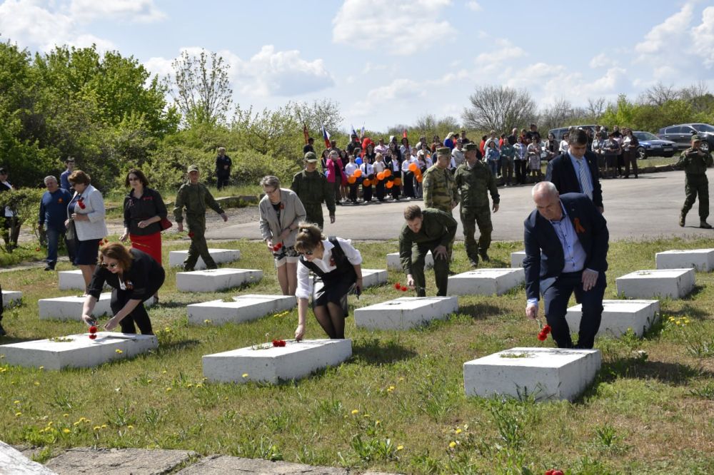 В год 80-летия Победы в Великой Отечественной войне на территории Антрацитовского муниципального округа состоялось символическое мероприятие "Тополь Победы" В год 80-летия Победы в Великой Отечественной войне на территории Антрацитовского муниципального округа состоялось символическое мероприятие "Тополь Победы"