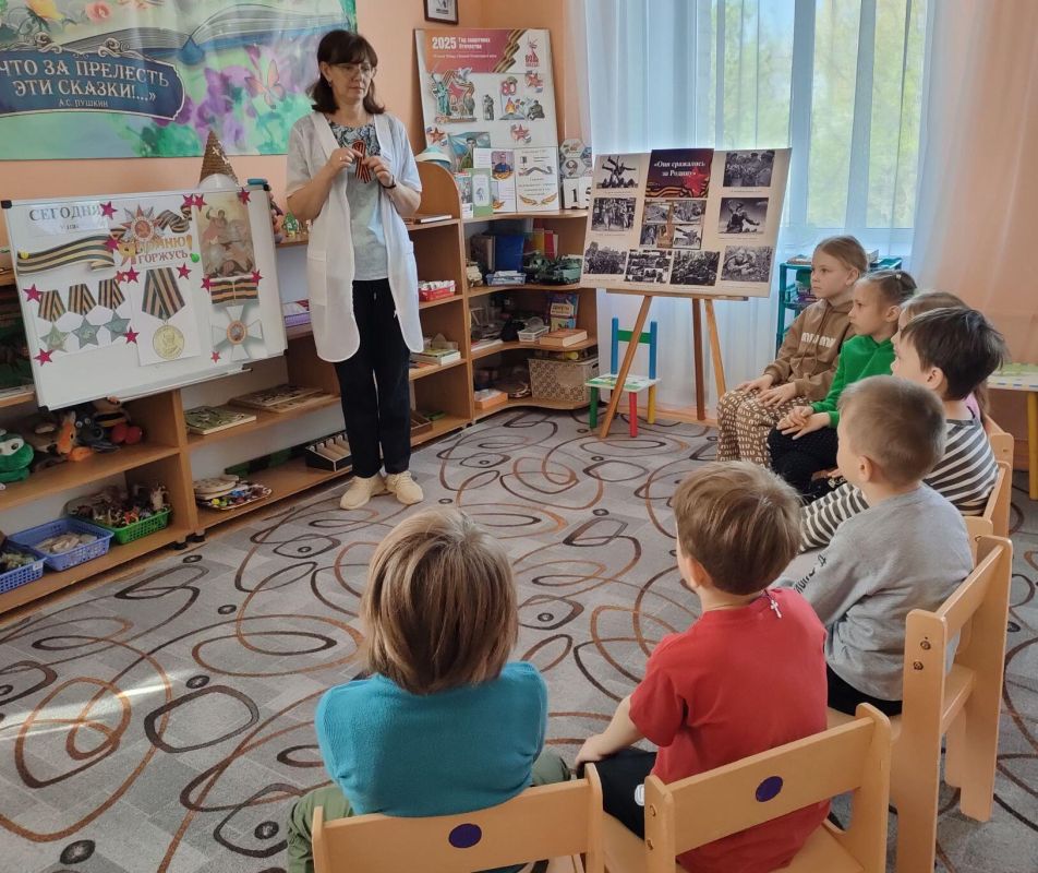 Сегодня в Ровеньковских детских садах прошли занятия, посвящённые Георгиевской ленте – Сегодня в Ровеньковских детских садах прошли занятия, посвящённые Георгиевской ленте –