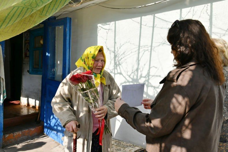 В Свердловском муниципальном округе отметили 90-летний юбилей Нины Ивановны Кузнецовой В Свердловском муниципальном округе отметили 90-летний юбилей Нины Ивановны Кузнецовой