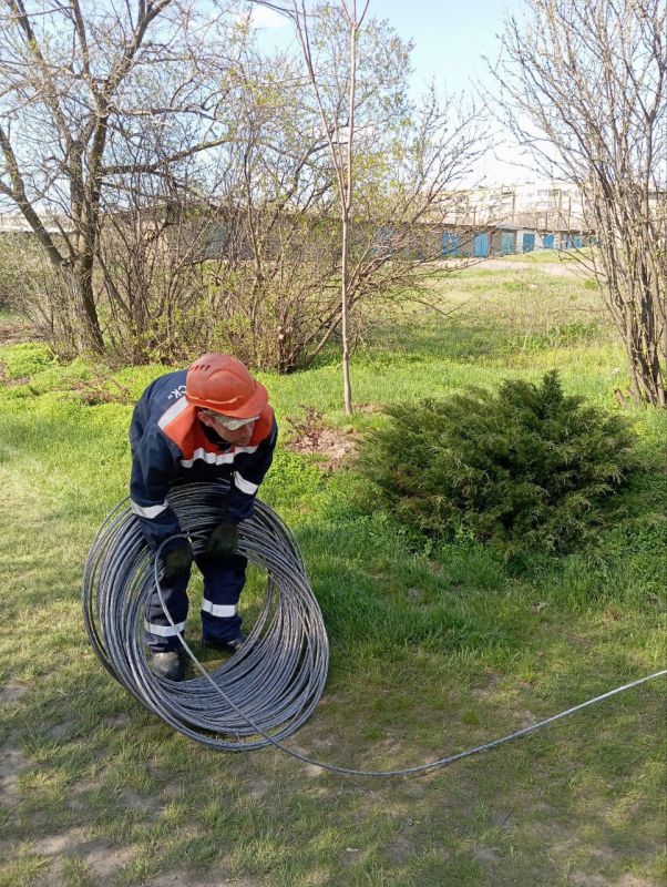 Деревянные опоры уходят в прошлое: энергетики приступили к обновлению ЛЭП в городе Вахрушево Деревянные опоры уходят в прошлое: энергетики приступили к обновлению ЛЭП в городе Вахрушево