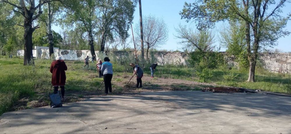 Парк отдыха Горского практически готов принимать гостей на своей ухоженной территории, где сегодня, 24.04.2025,сотрудники МБУ " ДК г.Горское " ( директор - Царицанская Т.В.) продуктивно потрудились, приняв в очередной раз... Парк отдыха Горского практически готов принимать гостей на своей ухоженной территории, где сегодня, 24.04.2025,сотрудники МБУ " ДК г.Горское " ( директор - Царицанская Т.В.) продуктивно потрудились, приняв в очередной раз...