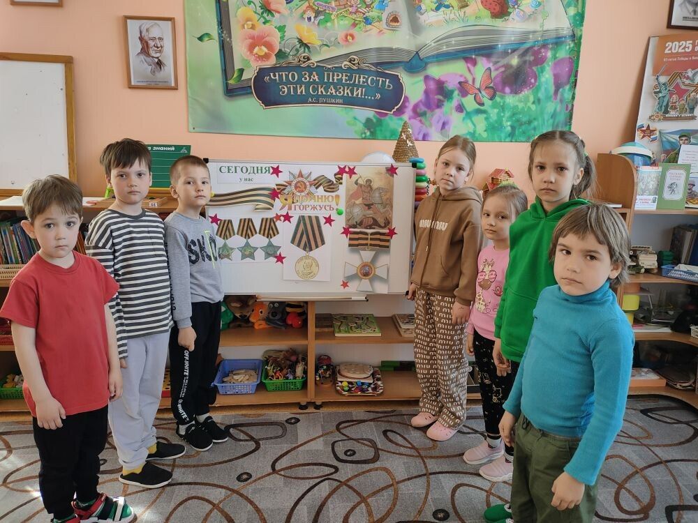 Сегодня в Ровеньковских детских садах прошли занятия, посвящённые Георгиевской ленте – Сегодня в Ровеньковских детских садах прошли занятия, посвящённые Георгиевской ленте –