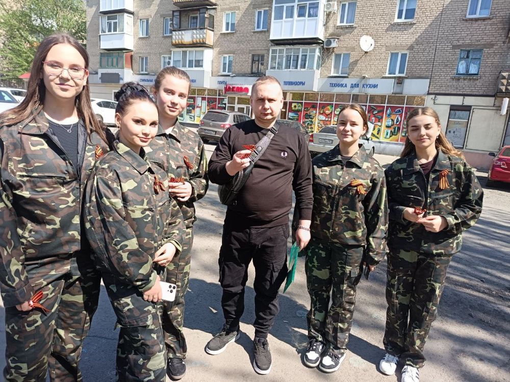 Андрей Рубанцов: Образовательные учреждения городского округа город Ровеньки присоединились к акции "Георгиевская лента" Андрей Рубанцов: Образовательные учреждения городского округа город Ровеньки присоединились к акции "Георгиевская лента"