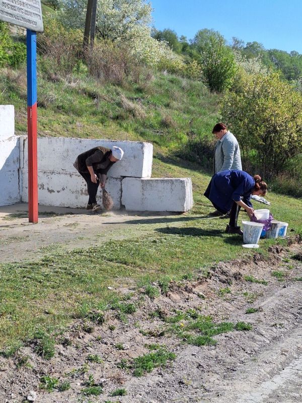 Сегодня 24.04.2025г. Сотрудники Великочерниговского отдела жизнеобеспечения, сотрудники детского сада "Колокольчик "провели субботник Сегодня 24.04.2025г. Сотрудники Великочерниговского отдела жизнеобеспечения, сотрудники детского сада "Колокольчик "провели субботник