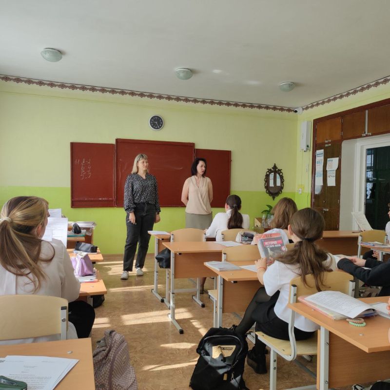 Сотрудники отдела культуры, спорта и молодёжной политики провели беседы с учащимися 6 классов Ровеньковской школы № 6 на темы: «Поведение человека как образ жизни» и «Думай до, а не после» Сотрудники отдела культуры, спорта и молодёжной политики провели беседы с учащимися 6 классов Ровеньковской школы № 6 на темы: «Поведение человека как образ жизни» и «Думай до, а не после»