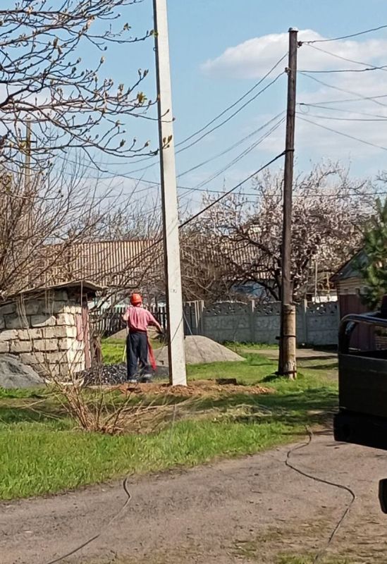 Деревянные опоры уходят в прошлое: энергетики приступили к обновлению ЛЭП в городе Вахрушево Деревянные опоры уходят в прошлое: энергетики приступили к обновлению ЛЭП в городе Вахрушево