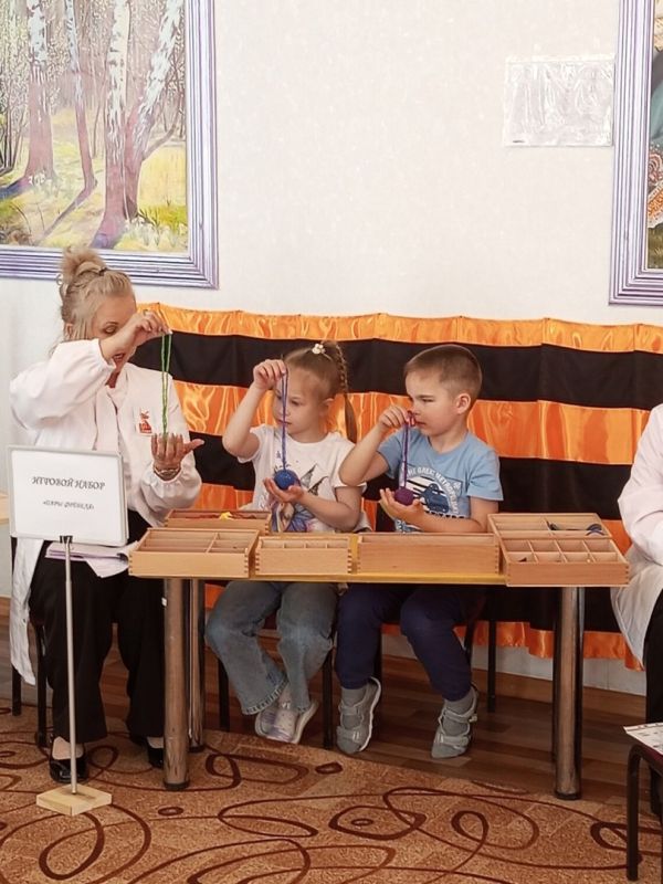 В Ровеньковском детском саду «Ладушки» прошла презентация для родительской общественности методической литературы, игрового дидактического материала и оборудования, которое поставлено по линии Министерства образования и... В Ровеньковском детском саду «Ладушки» прошла презентация для родительской общественности методической литературы, игрового дидактического материала и оборудования, которое поставлено по линии Министерства образования и...