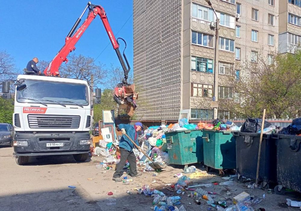 Коммунальные службы проводят работы на территории города Коммунальные службы проводят работы на территории города