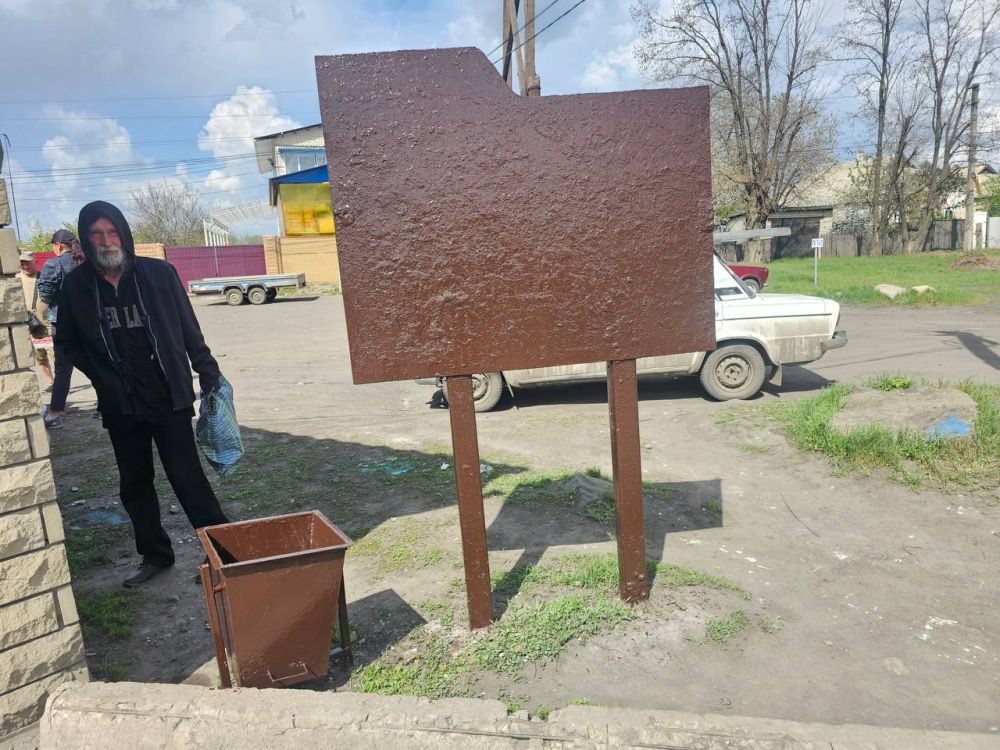 В пгт Дзержинский продолжаются работы по облагораживанию общественных мест В пгт Дзержинский продолжаются работы по облагораживанию общественных мест