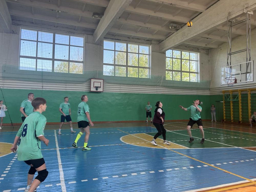 Товарищеские матчи по волейболу: спорт, дружба и дух Победы! Товарищеские матчи по волейболу: спорт, дружба и дух Победы!