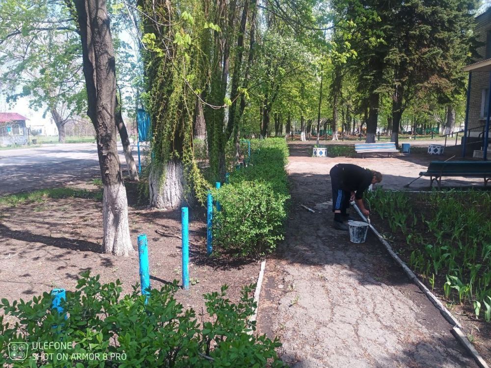 В рамках экологической акции «Чистая Республика - 2025» сотрудники отдела жизнеобеспечения пгт Ясеновский Администрации городского округа город Ровеньки продолжают наводить порядок в посёлке В рамках экологической акции «Чистая Республика - 2025» сотрудники отдела жизнеобеспечения пгт Ясеновский Администрации городского округа город Ровеньки продолжают наводить порядок в посёлке