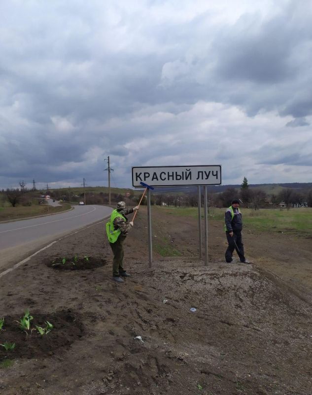 Очистка дорожных знаков на дорогах республики продолжается Очистка дорожных знаков на дорогах республики продолжается