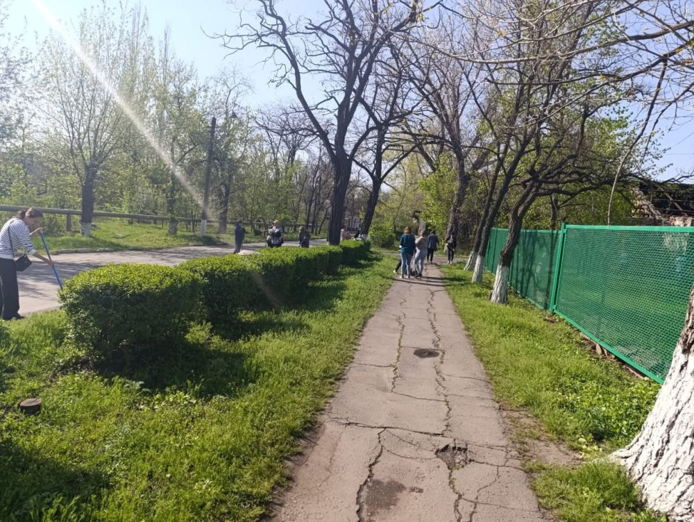 ГБУ ЛНР «Краснолучский комплексный центр социального обслуживания населения» присоединился к акции "Чистая Республика" ГБУ ЛНР «Краснолучский комплексный центр социального обслуживания населения» присоединился к акции "Чистая Республика"