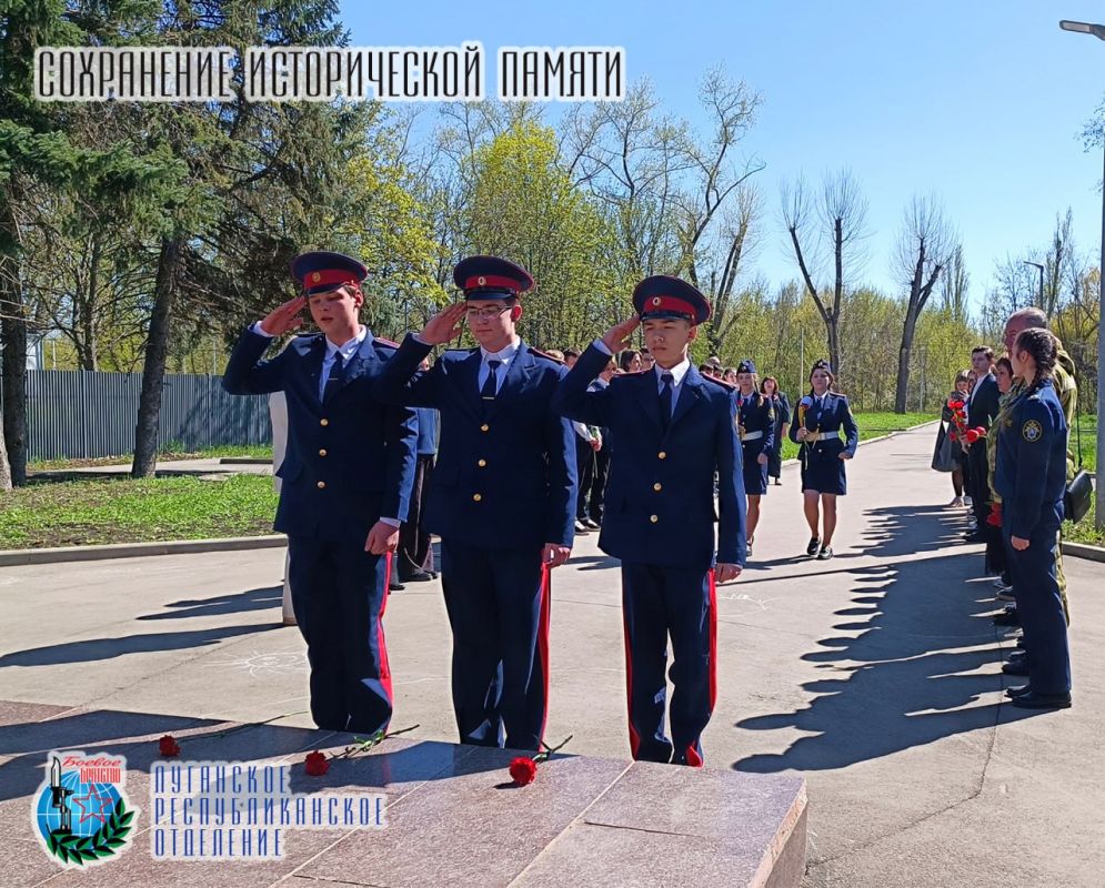 18 апреля Юров Юрий Павлович депутат Народного Совета Луганской Народной Республики, член Совета Луганского республиканского отделения Всероссийской общественной организации ветеранов «БОЕВОЕ БРАТСТВО» совместно с Натальей... 18 апреля Юров Юрий Павлович депутат Народного Совета Луганской Народной Республики, член Совета Луганского республиканского отделения Всероссийской общественной организации ветеранов «БОЕВОЕ БРАТСТВО» совместно с Натальей...