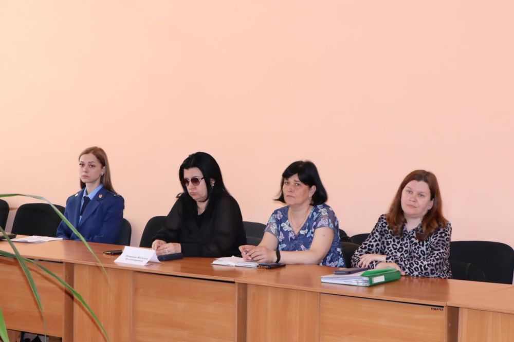 Районная комиссия по делам несовершеннолетних и защите их прав провела очередное заседание Районная комиссия по делам несовершеннолетних и защите их прав провела очередное заседание
