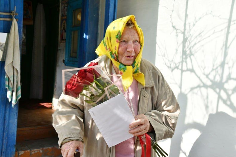 В Свердловском муниципальном округе отметили 90-летний юбилей Нины Ивановны Кузнецовой В Свердловском муниципальном округе отметили 90-летний юбилей Нины Ивановны Кузнецовой