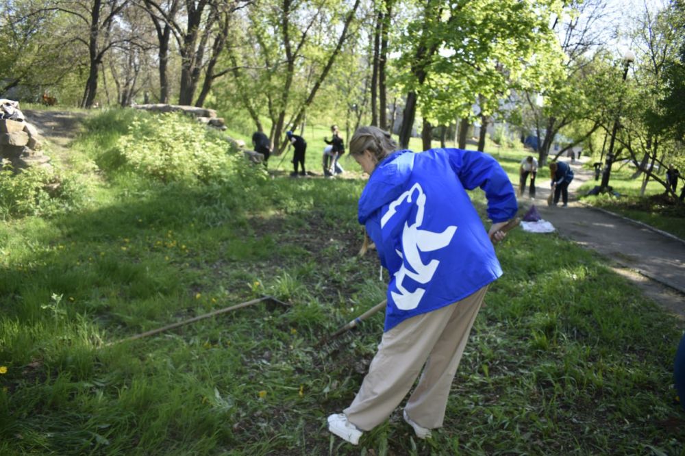 24 апреля Брянка единым трудовым фронтом вышла на общегородской субботник 24 апреля Брянка единым трудовым фронтом вышла на общегородской субботник