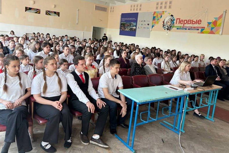 В Свердловске прошло награждения победителей и призеров муниципального этапа Всероссийской олимпиады школьников В Свердловске прошло награждения победителей и призеров муниципального этапа Всероссийской олимпиады школьников