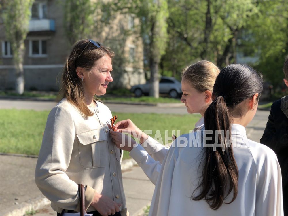 В Ровеньках стартовала акция «Георгиевская лента» В Ровеньках стартовала акция «Георгиевская лента»
