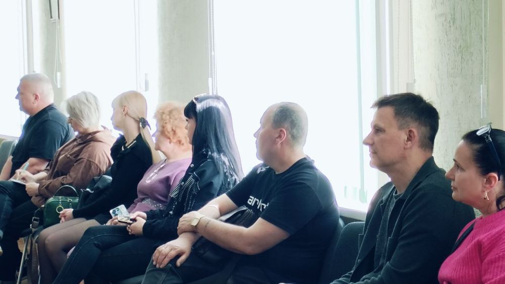 Андрей Рубанцов: Сегодня в Администрации городского округа город Ровеньки состоялось рабочее совещание с предпринимателями города, по вопросу благоустройства прилегающих территорий к торговым объектам в рамках реализации... Андрей Рубанцов: Сегодня в Администрации городского округа город Ровеньки состоялось рабочее совещание с предпринимателями города, по вопросу благоустройства прилегающих территорий к торговым объектам в рамках реализации...