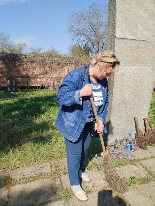 В рамках партийного проекта "Старшее поколение" ветераны Красного Луча включились в Республиканскую Акцию " Чистая Республика" В рамках партийного проекта "Старшее поколение" ветераны Красного Луча включились в Республиканскую Акцию " Чистая Республика"