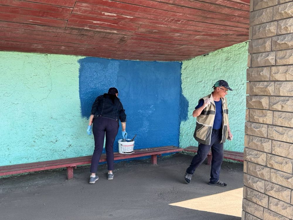 В пгт Дзержинский продолжаются работы по облагораживанию общественных мест В пгт Дзержинский продолжаются работы по облагораживанию общественных мест