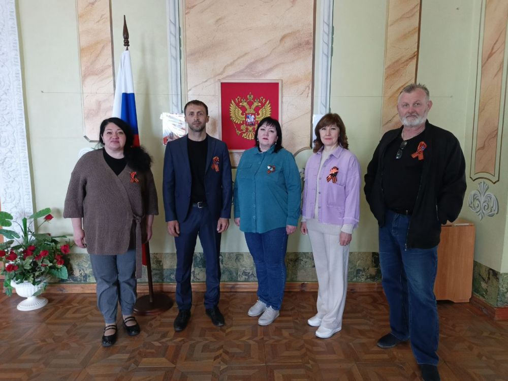 Андрей Рубанцов: Работники учреждений культуры города Ровеньки присоединились к Всероссийской акции «Георгиевская ленточка» Андрей Рубанцов: Работники учреждений культуры города Ровеньки присоединились к Всероссийской акции «Георгиевская ленточка»