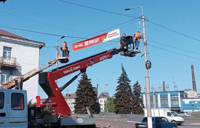 Коммунальные службы проводят работы на территории города Коммунальные службы проводят работы на территории города