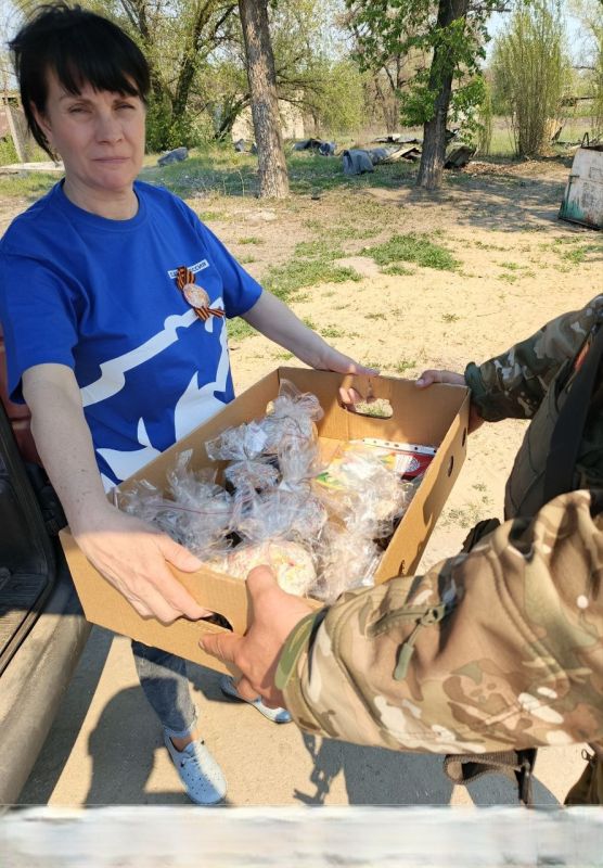 «Единая Россия» доставила пасхальные куличи нашим защитникам на блокпосты «Единая Россия» доставила пасхальные куличи нашим защитникам на блокпосты