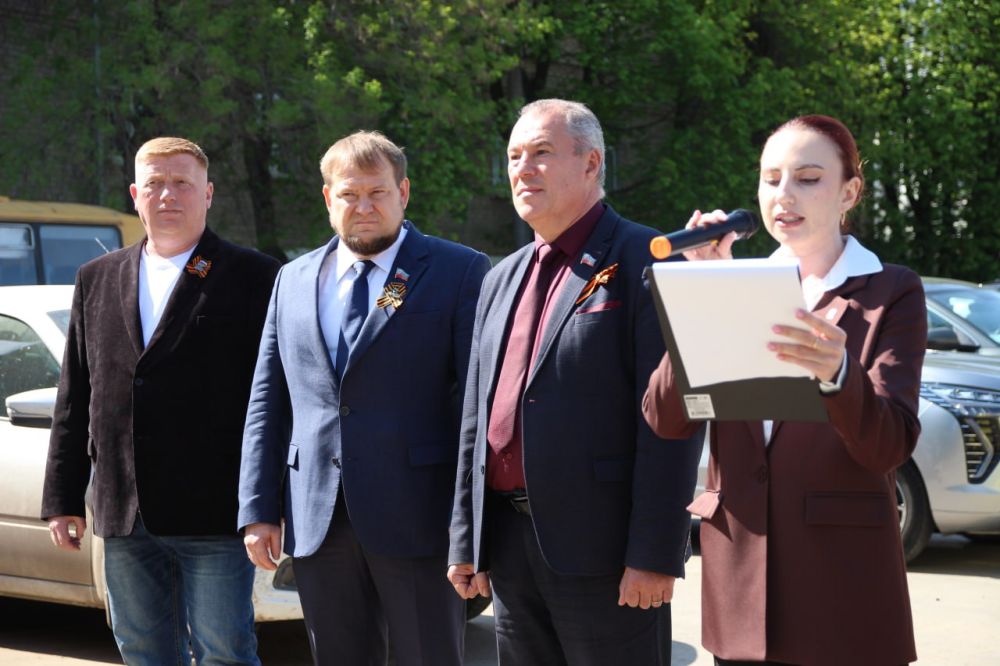 Участники автопробега Победы проехали по улицам Луганска Участники автопробега Победы проехали по улицам Луганска