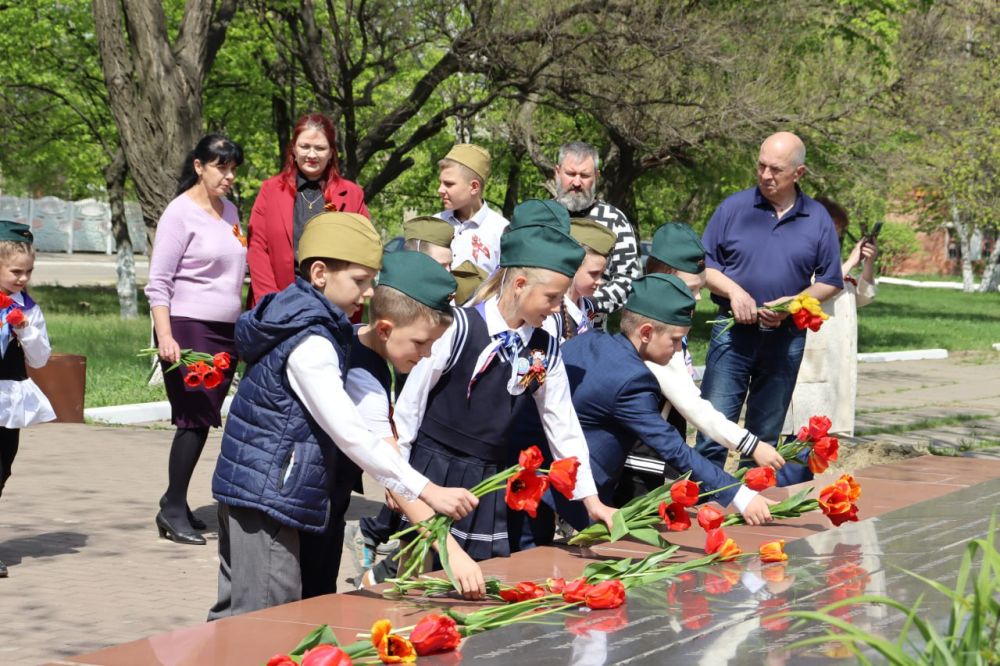 Свой "САД ПАМЯТИ" появился у Центра исторического наследия города Ирмино и стахановского движения Свой "САД ПАМЯТИ" появился у Центра исторического наследия города Ирмино и стахановского движения