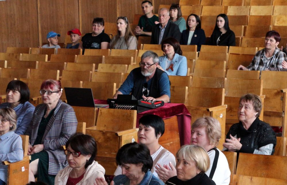 Восторг и незабываемые впечатления! 24 апреля 2025 года в МБУ “МРДК” с огромным успехом выступила бригада "Песни и пляски" войск национальной гвардии! Восторг и незабываемые впечатления! 24 апреля 2025 года в МБУ “МРДК” с огромным успехом выступила бригада "Песни и пляски" войск национальной гвардии!
