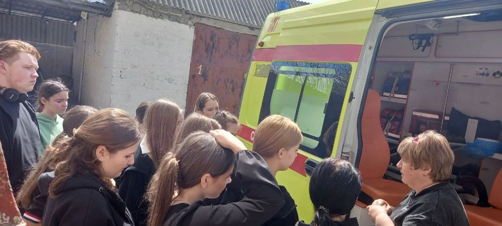 Специалисты отдела профессионального обучения и профессиональной ориентации Территориального отделения Государственного казенного учреждения «Республиканский центр занятости населения Луганской Народной Республики» в городе... Специалисты отдела профессионального обучения и профессиональной ориентации Территориального отделения Государственного казенного учреждения «Республиканский центр занятости населения Луганской Народной Республики» в городе...