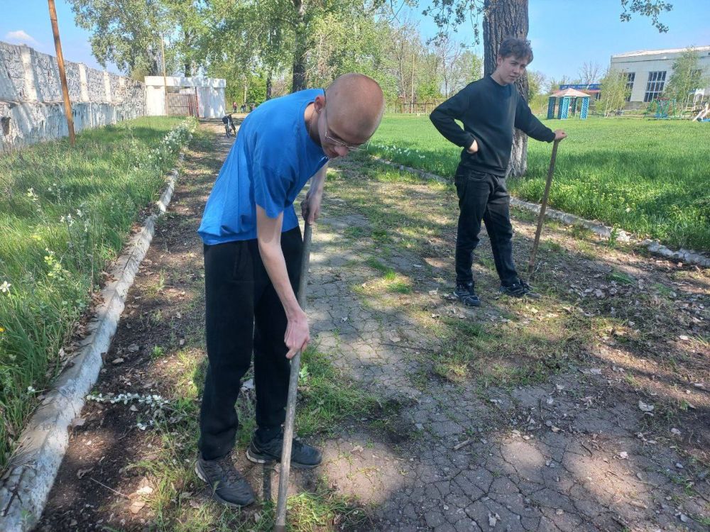 Сегодня, 24.04.2025 г.,обучающиеся ГБОУ ЛНР "Золотовской средней школы №16" ( директор Булкот С.Г.) под руководством заместителя директора Юлии Придорожко в очередной раз приняли участие в акции "Чистая Республика - 2025" Сегодня, 24.04.2025 г.,обучающиеся ГБОУ ЛНР "Золотовской средней школы №16" ( директор Булкот С.Г.) под руководством заместителя директора Юлии Придорожко в очередной раз приняли участие в акции "Чистая Республика - 2025"