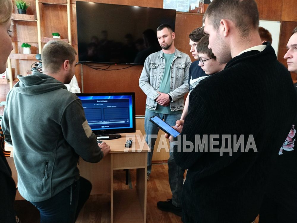 На базе Ровеньковского технико-экономического колледжа волонтеров обучили оказанию помощи населению во время отключения аналогового эфирного телевещания и перехода на цифровой формат На базе Ровеньковского технико-экономического колледжа волонтеров обучили оказанию помощи населению во время отключения аналогового эфирного телевещания и перехода на цифровой формат