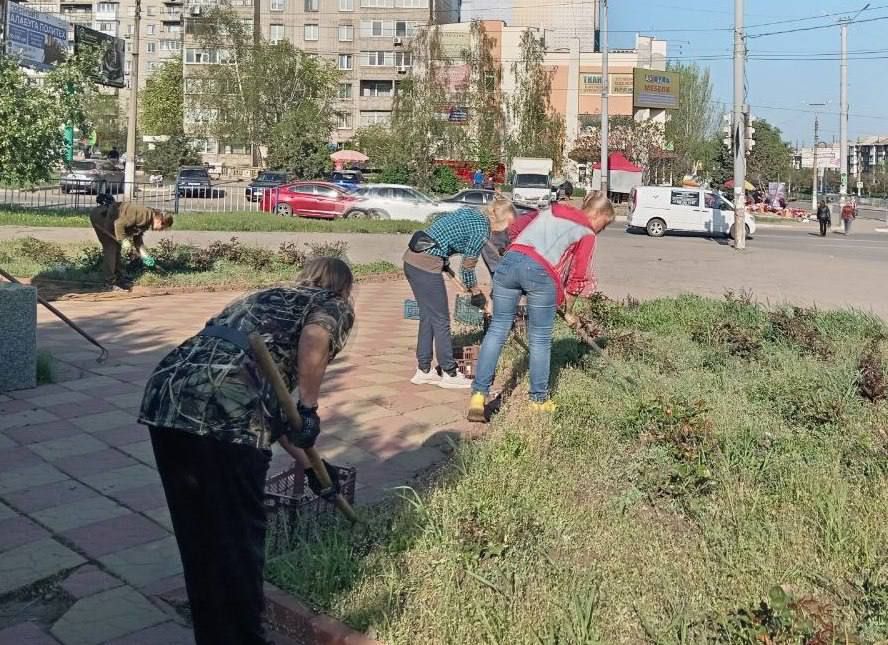 Коммунальные службы проводят работы на территории города Коммунальные службы проводят работы на территории города