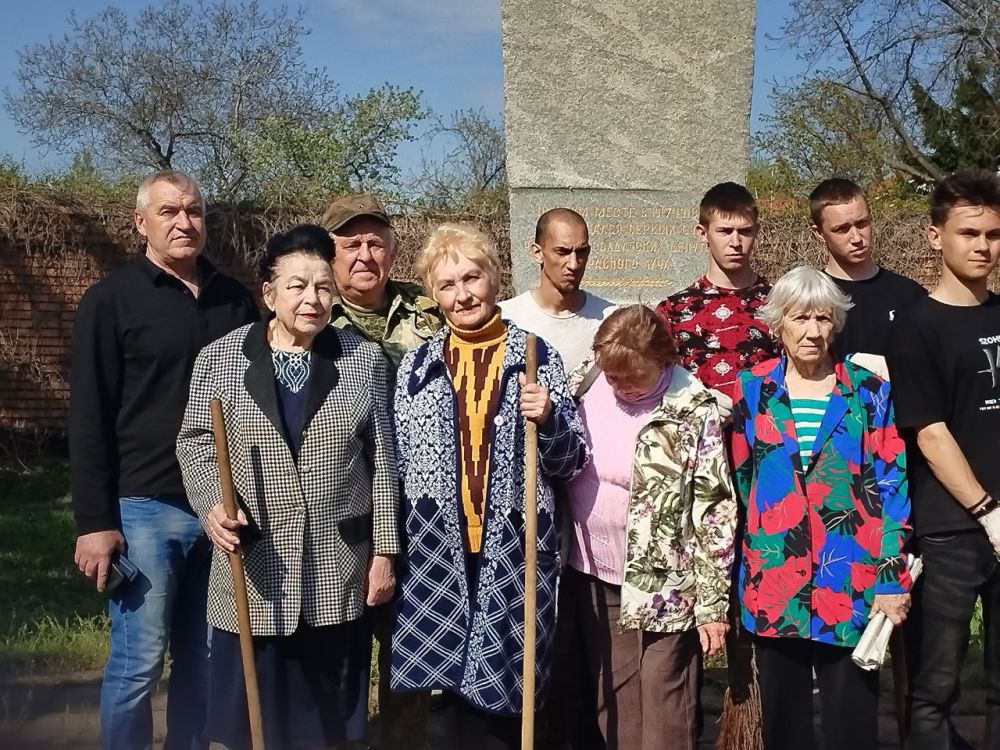 В рамках партийного проекта "Старшее поколение" ветераны Красного Луча включились в Республиканскую Акцию " Чистая Республика" В рамках партийного проекта "Старшее поколение" ветераны Красного Луча включились в Республиканскую Акцию " Чистая Республика"