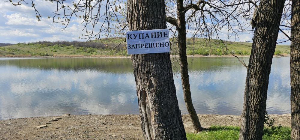 С приближением начала купального сезона сотрудниками отдела жизнеобеспечения г. Вахрушево в местах нахождения несанкционированных пляжей были установлены таблички о запрете купания С приближением начала купального сезона сотрудниками отдела жизнеобеспечения г. Вахрушево в местах нахождения несанкционированных пляжей были установлены таблички о запрете купания