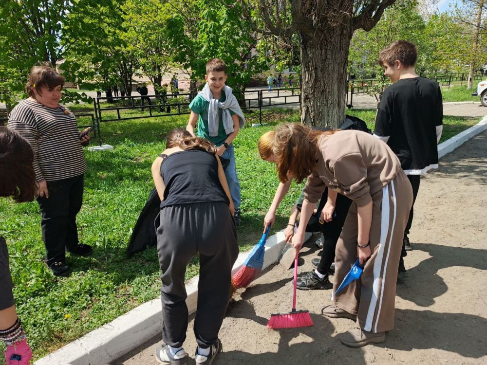 Сердца Раскрываются в Добрых Делах: "Марафон Зелёных Дел" и Субботник в Гимназии №1! Сердца Раскрываются в Добрых Делах: "Марафон Зелёных Дел" и Субботник в Гимназии №1!