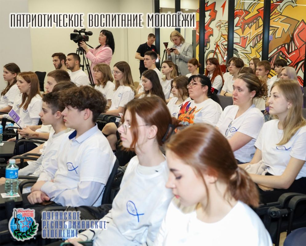 24 апреля Денис Николаевич Мирошниченко Председатель Народного совета Луганской Народной Республики, член Совета Луганского республиканского отделения Всероссийской общественной организации ветеранов «БОЕВОЕ БРАТСТВО»... 24 апреля Денис Николаевич Мирошниченко Председатель Народного совета Луганской Народной Республики, член Совета Луганского республиканского отделения Всероссийской общественной организации ветеранов «БОЕВОЕ БРАТСТВО»...