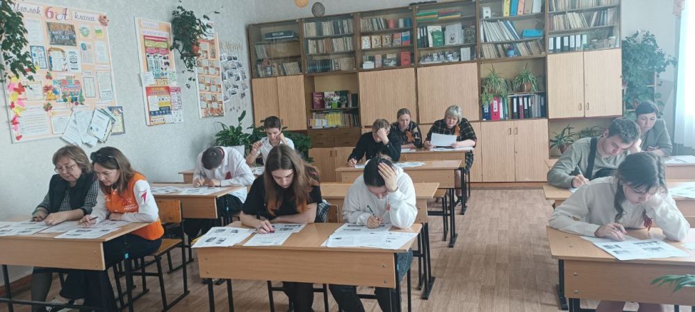 Андрей Рубанцов: Сегодня на площадке Ясеновской гимназии им. Ю.В.Стеценко прошла Международная историческая акция «Диктант Победы» Андрей Рубанцов: Сегодня на площадке Ясеновской гимназии им. Ю.В.Стеценко прошла Международная историческая акция «Диктант Победы»