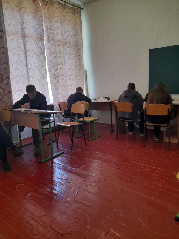 Жители Меловского м.о. приняли участие в «Диктанте Победы» Жители Меловского м.о. приняли участие в «Диктанте Победы»