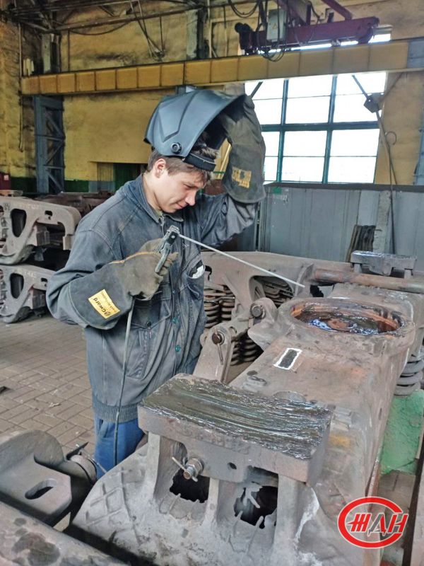 Учащиеся многопрофильного технологического колледжа Донбасского государственного технического университета и Луганского колледжа автосервиса имени А.А. Гизая успешно проходят практику на предприятиях Луганского филиала ФГУП... Учащиеся многопрофильного технологического колледжа Донбасского государственного технического университета и Луганского колледжа автосервиса имени А.А. Гизая успешно проходят практику на предприятиях Луганского филиала ФГУП...