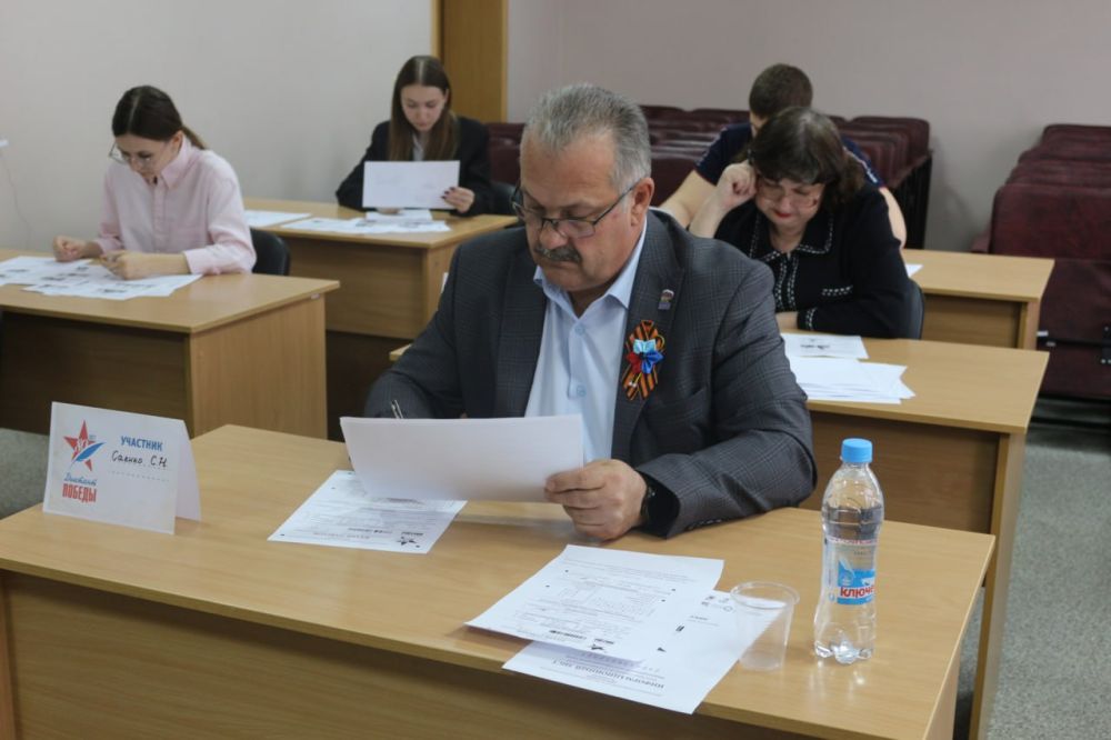 Антрацитовский муниципальный округ присоединился к масштабной Всемирной акции «Диктант Победы» Антрацитовский муниципальный округ присоединился к масштабной Всемирной акции «Диктант Победы»
