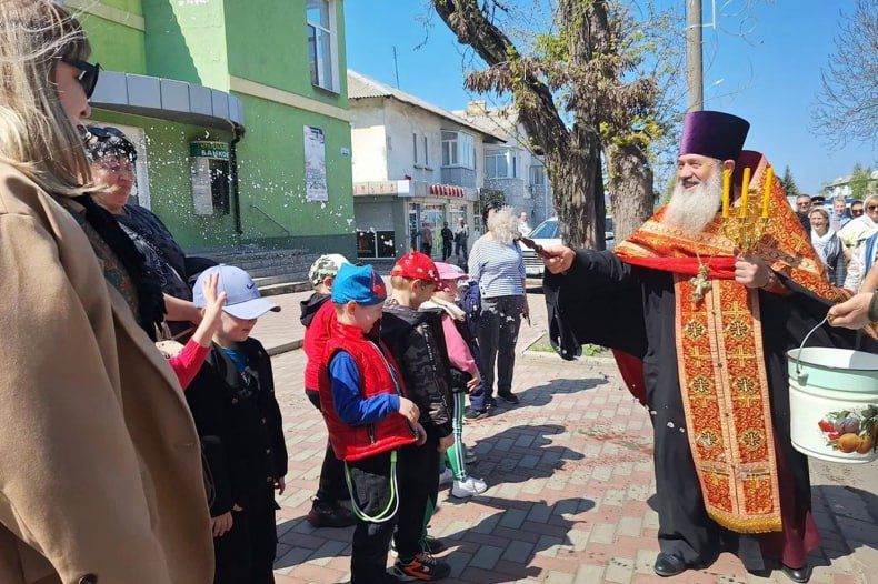 В Свердловске состоялся Крестный ход В Свердловске состоялся Крестный ход