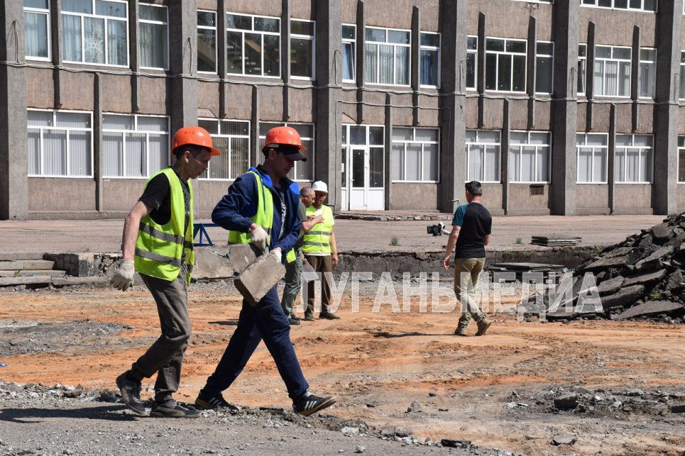 В Алчевске приступили к реконструкции площади 25-летия Победы В Алчевске приступили к реконструкции площади 25-летия Победы
